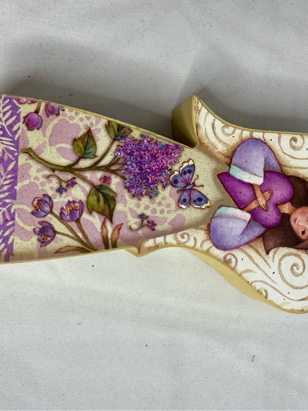 0002 - Decorative Angel Wall Accent in Purple and Cream - Picture 5 of 7